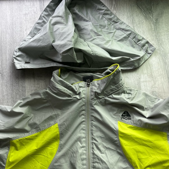 Vintage Nike ACG Windbreaker with detachable hood - Picture 2 of 6